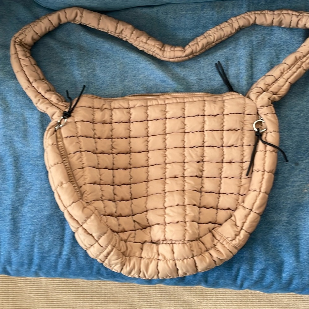 Free People Puffy hobo sling bag. Great neutral color.